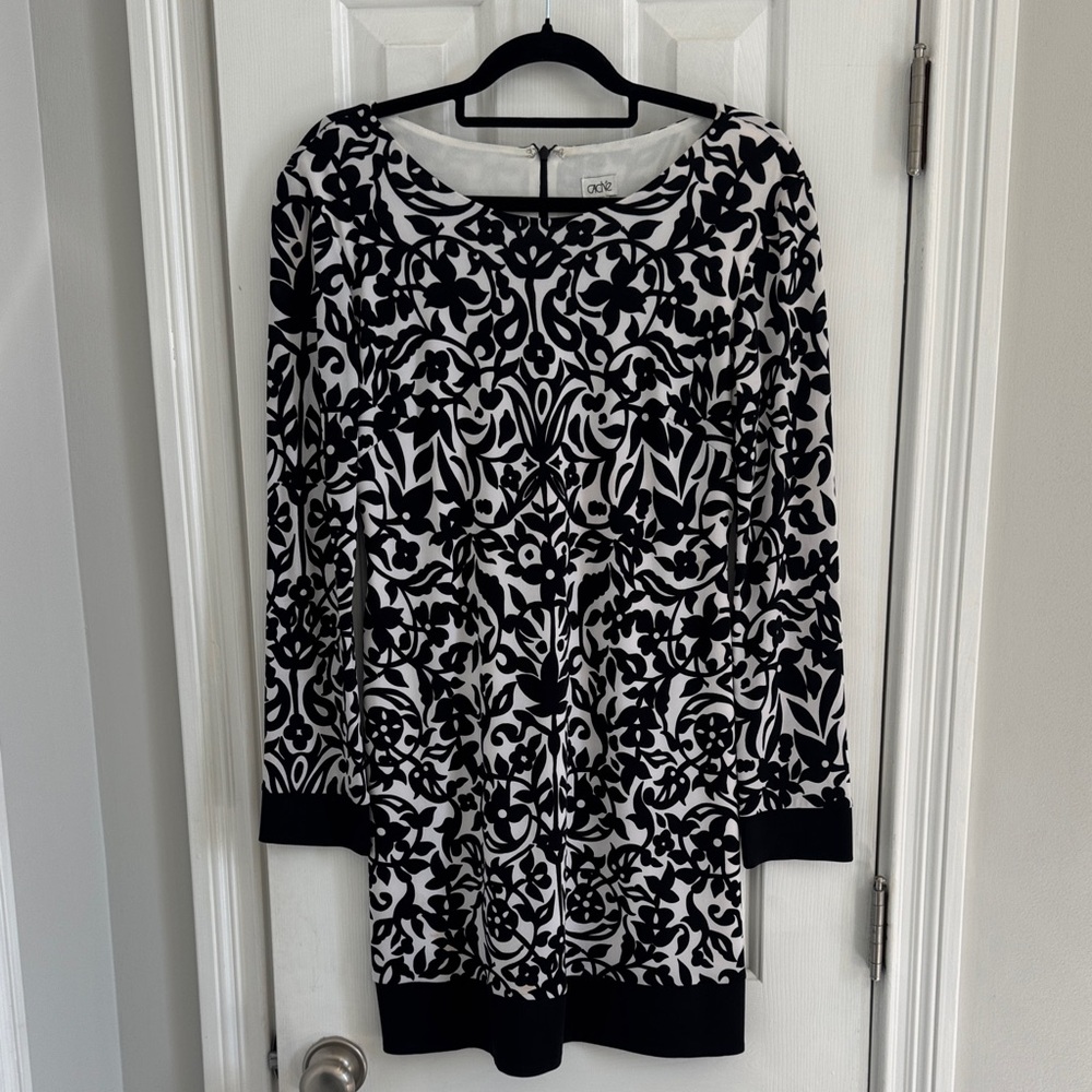 Caché Vintage Black and White Pattern Drezs w/ Black Trim Around Sleeves & Hem
